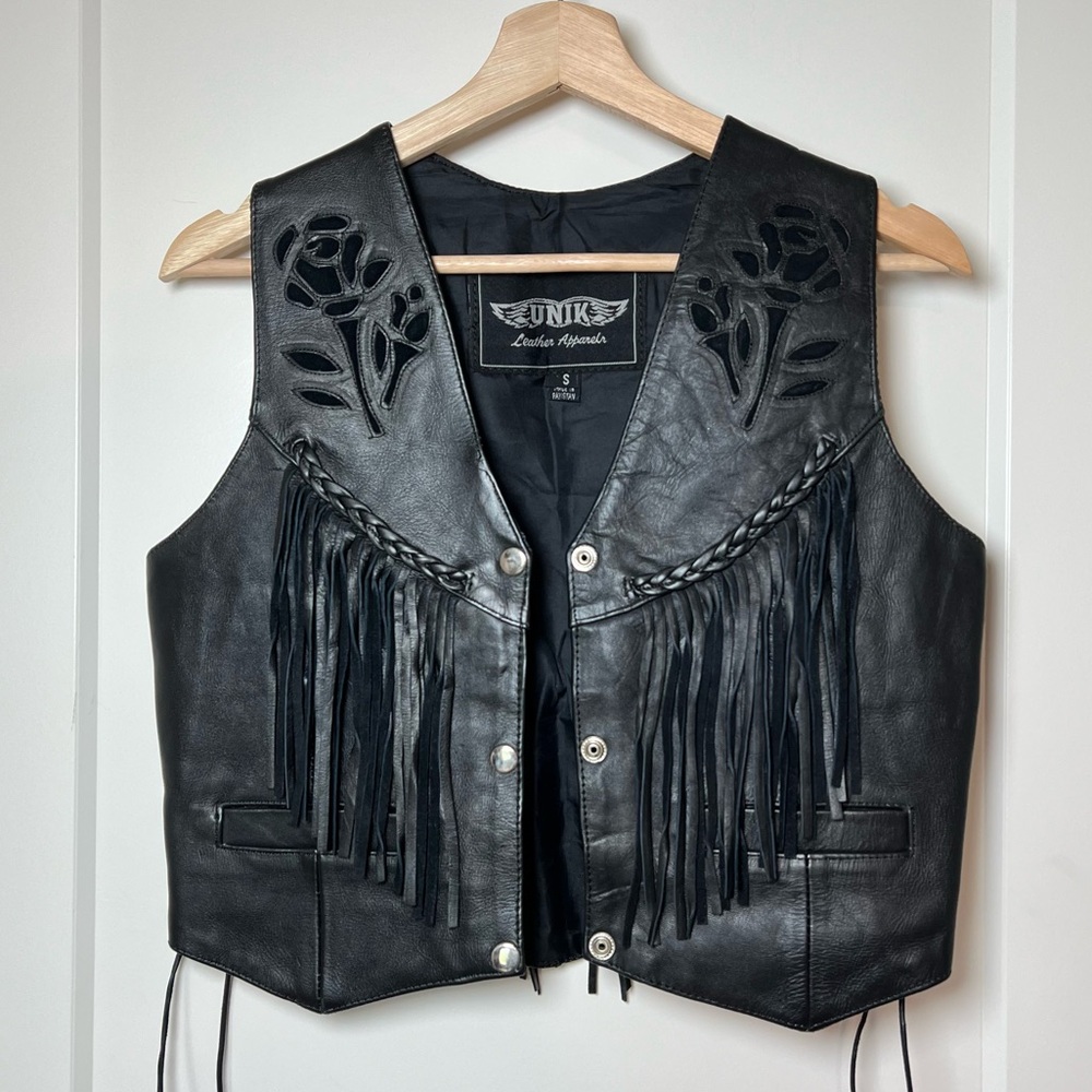 Unik Vintage 80s/90s Western Biker Black Leather Fringe Vest Rose & Tassels 🥀